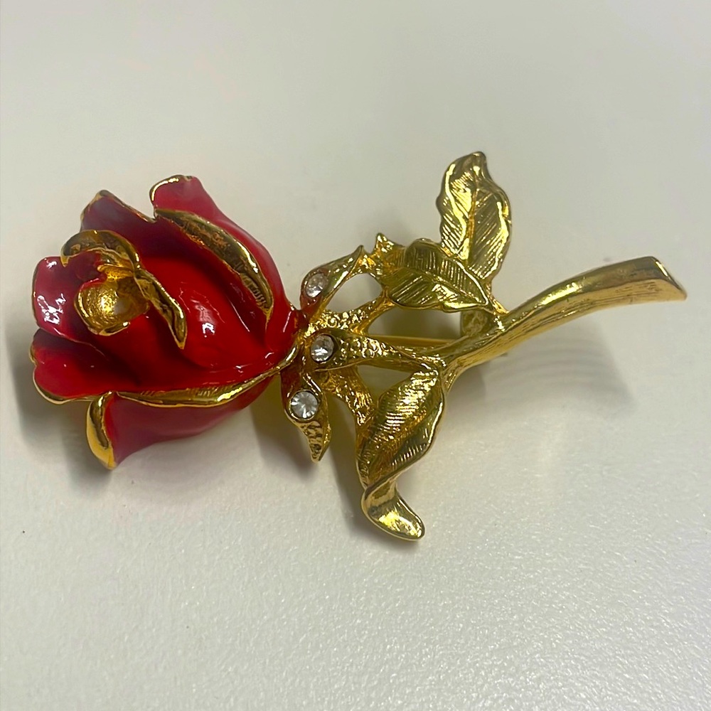✨BLING-BLING✨ RED ROSE PETAL GOLD PIN